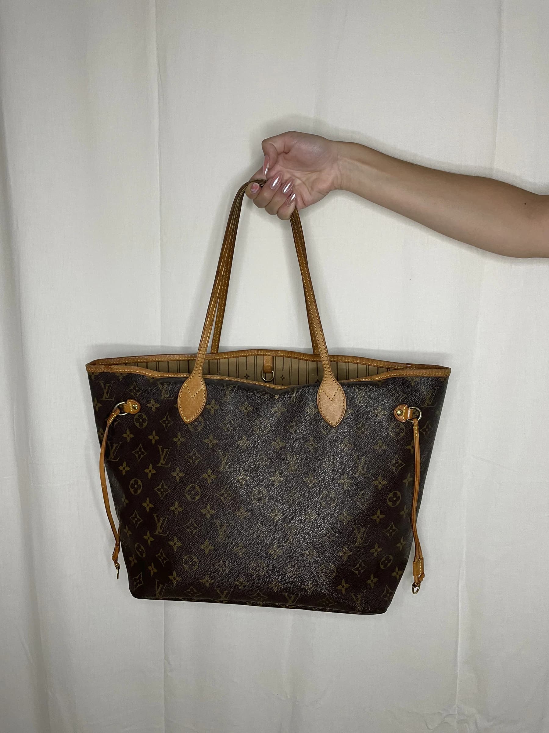 Sac Neverfull présenté de face avec son ouverture visible